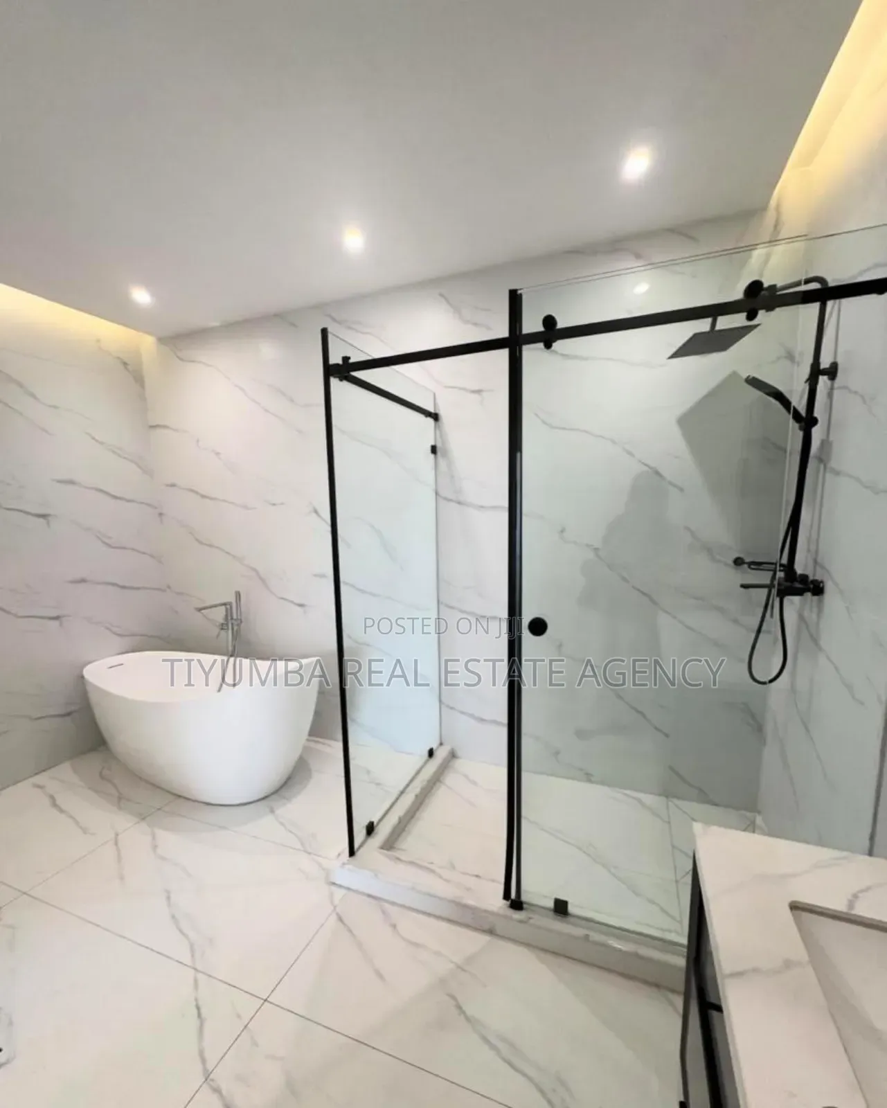 5bdrm House in Tiyumba Real Estate, Ashaley Botwe for sale