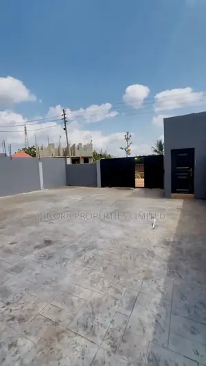 3bdrm House in Amrahia, Adenta for sale