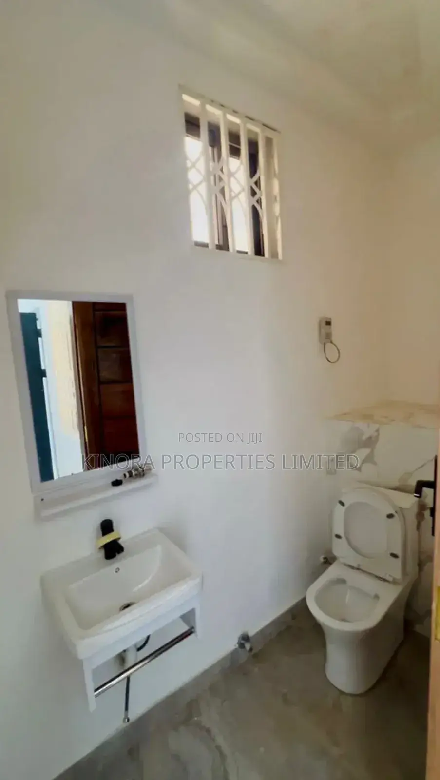 3bdrm House in Amrahia, Adenta for sale