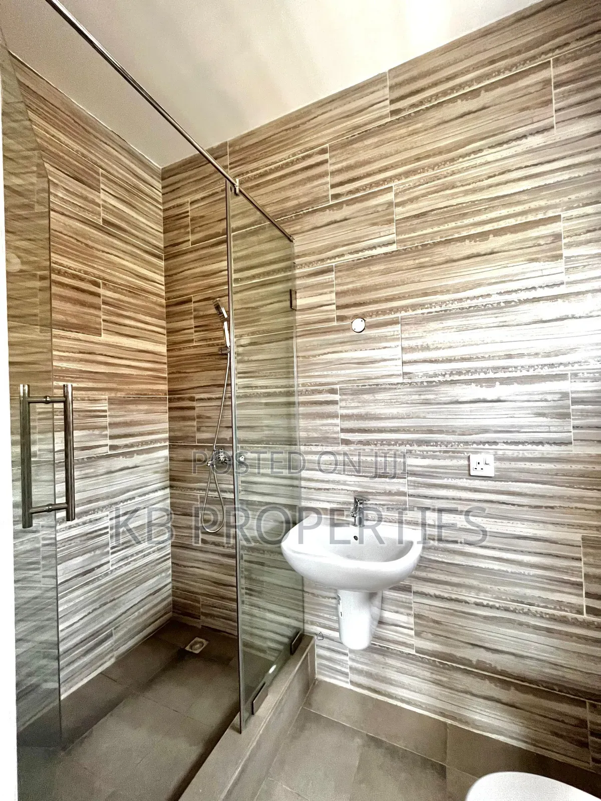 4bdrm House in Kb Properties, Spintex for rent