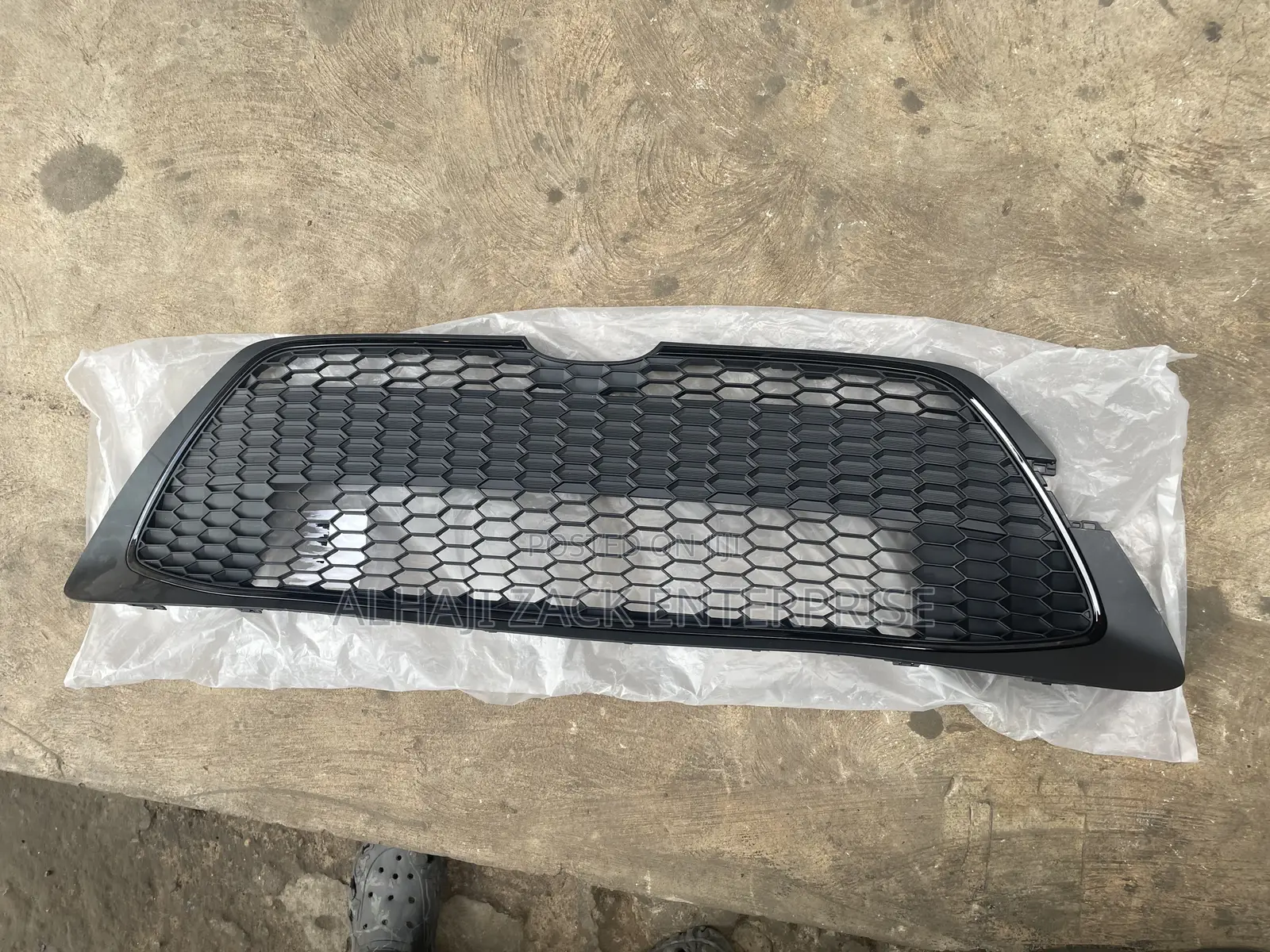 Corolla 2022 Bumper Grille Le