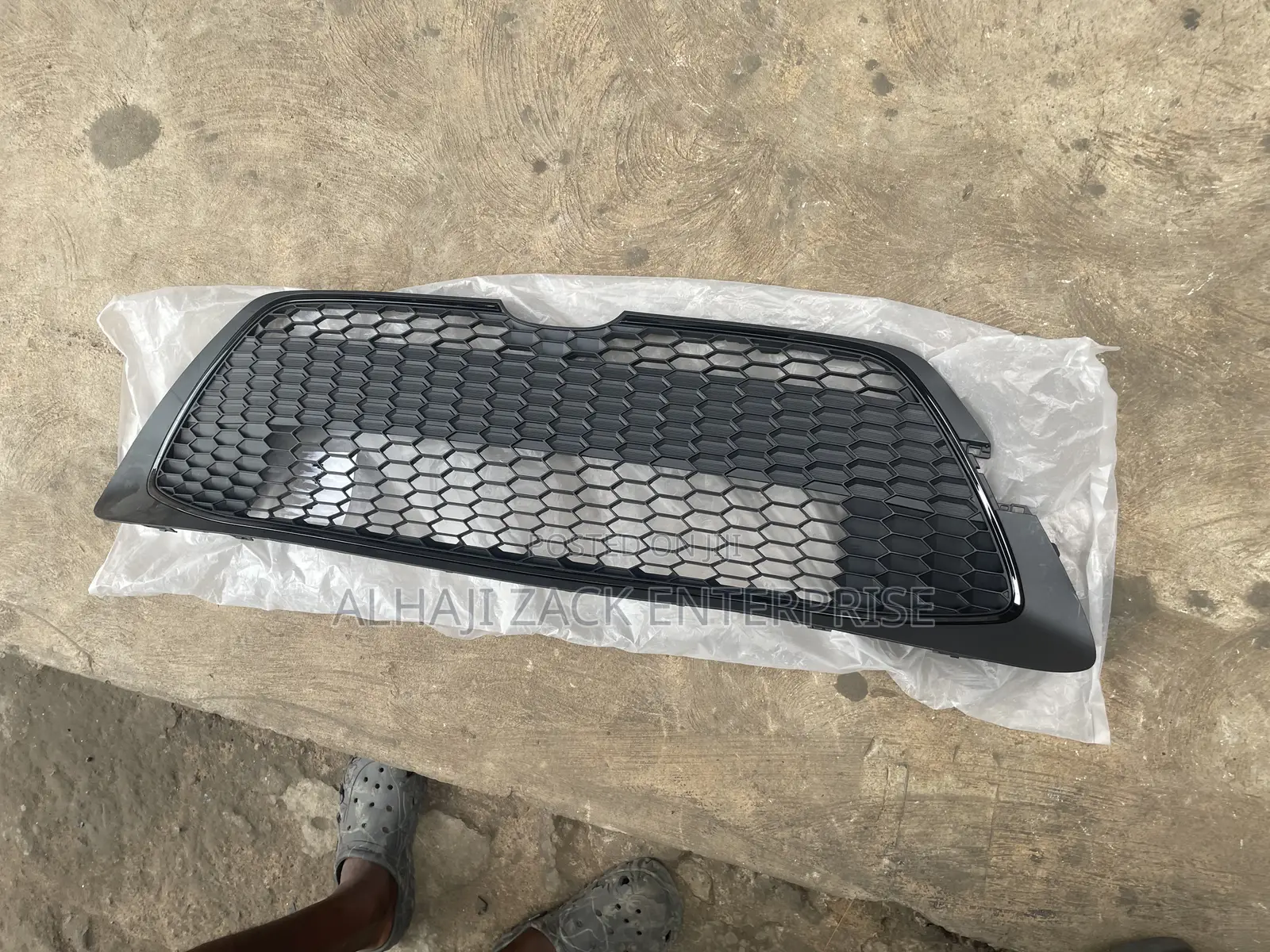 Corolla 2022 Bumper Grille Le