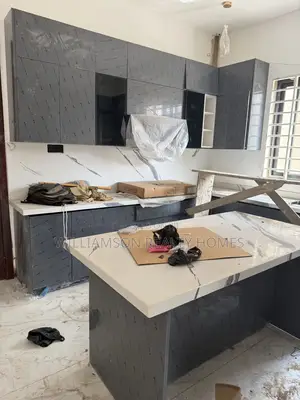 5bdrm Duplex in Community 20 Estate, Spintex for sale