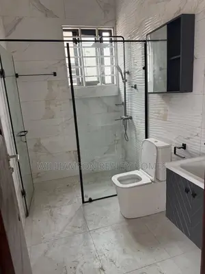 5bdrm Duplex in Community 20 Estate, Spintex for sale