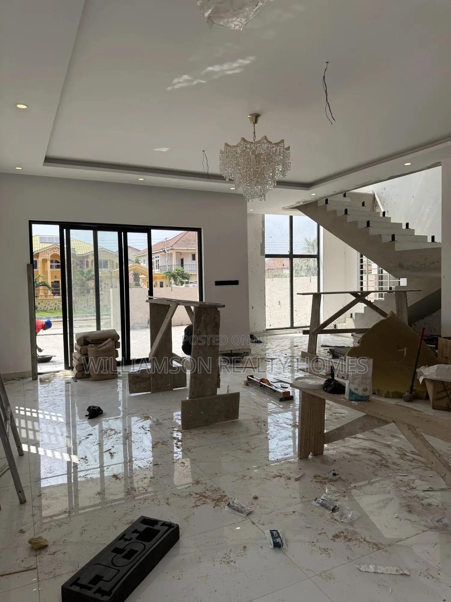 5bdrm Duplex in Community 20 Estate, Spintex for sale
