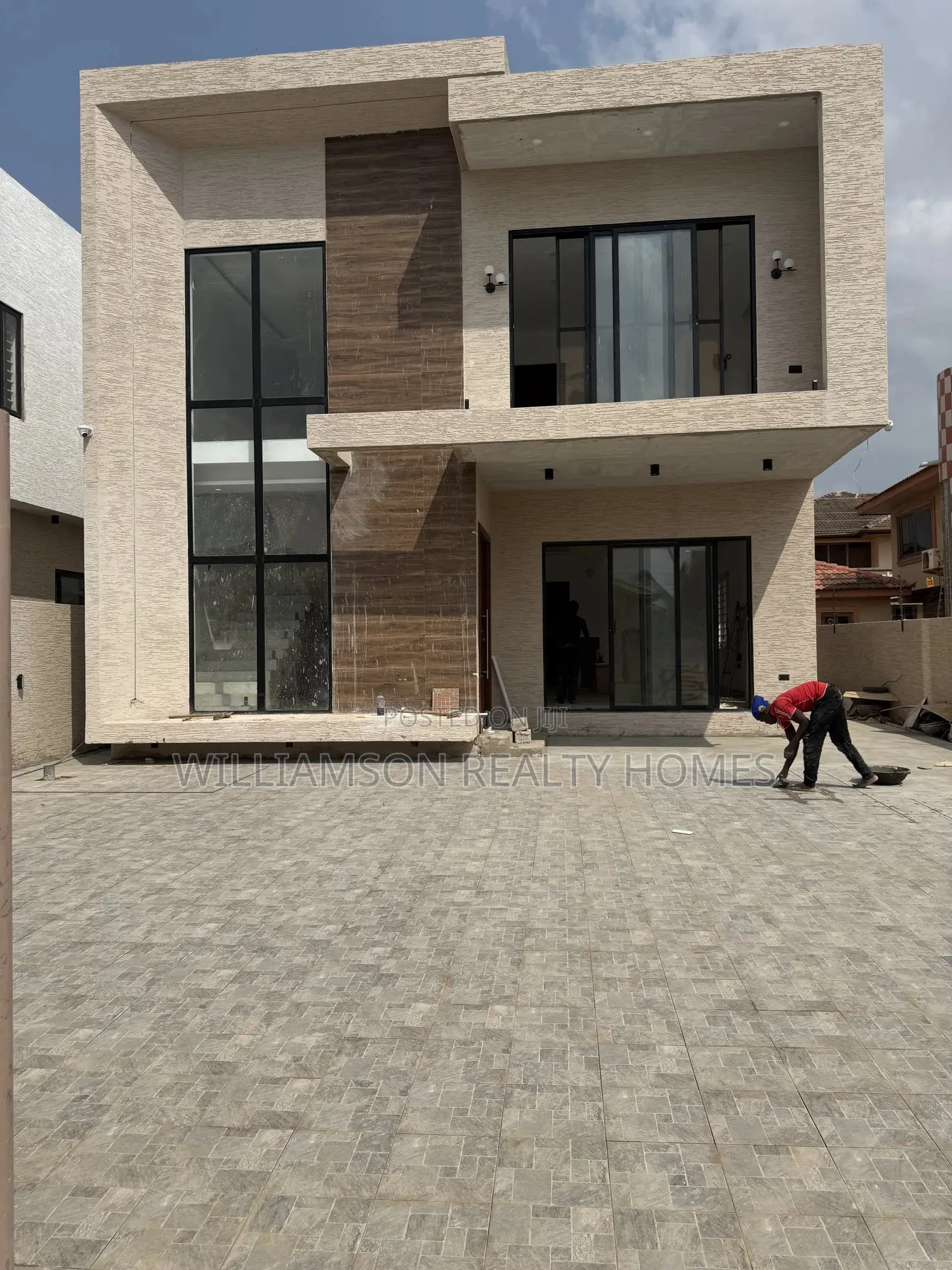 5bdrm Duplex in Community 20 Estate, Spintex for sale