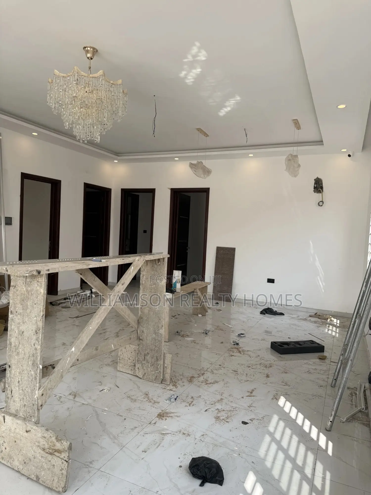 5bdrm Duplex in Community 20 Estate, Spintex for sale