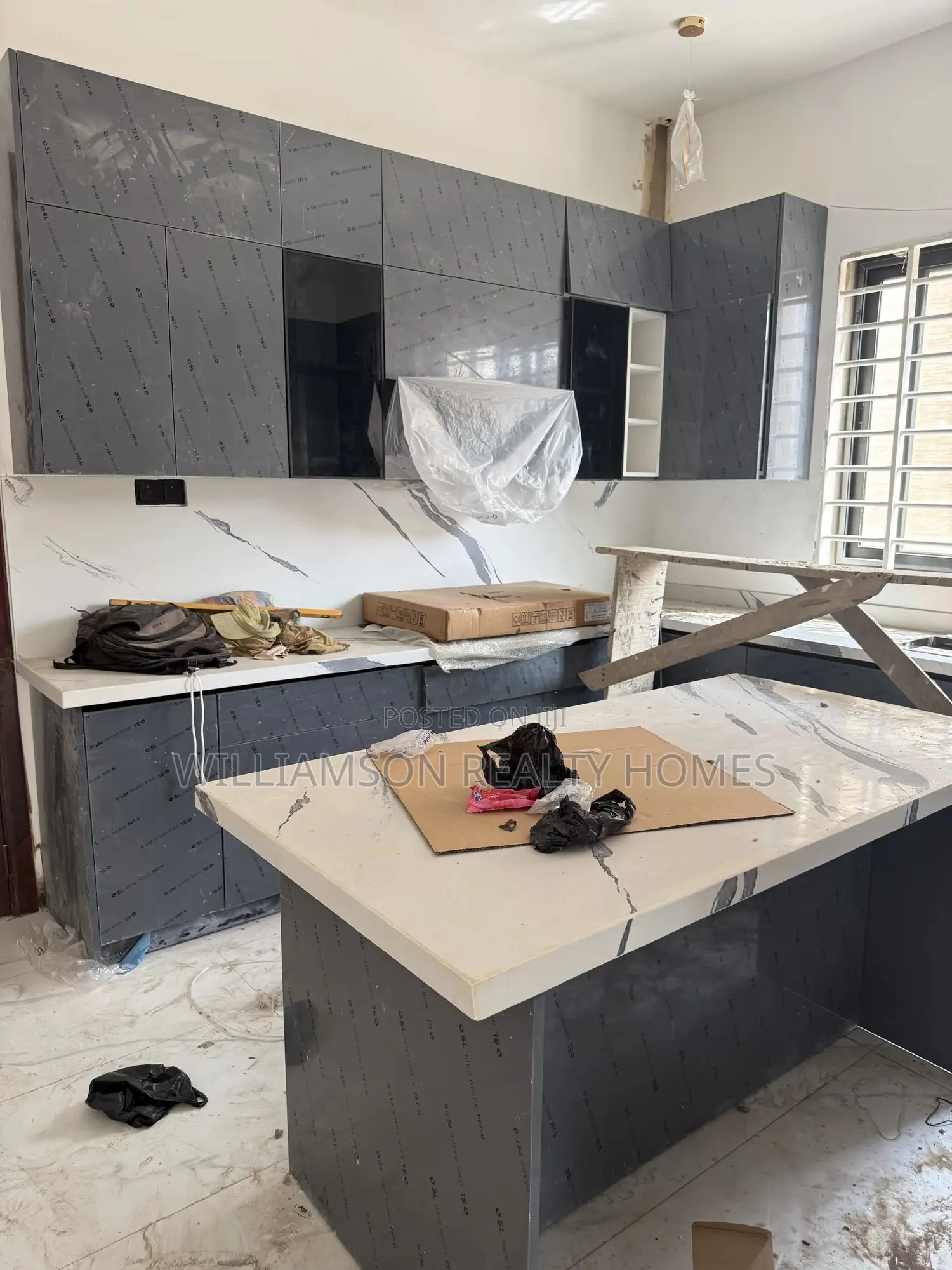 5bdrm Duplex in Community 20 Estate, Spintex for sale
