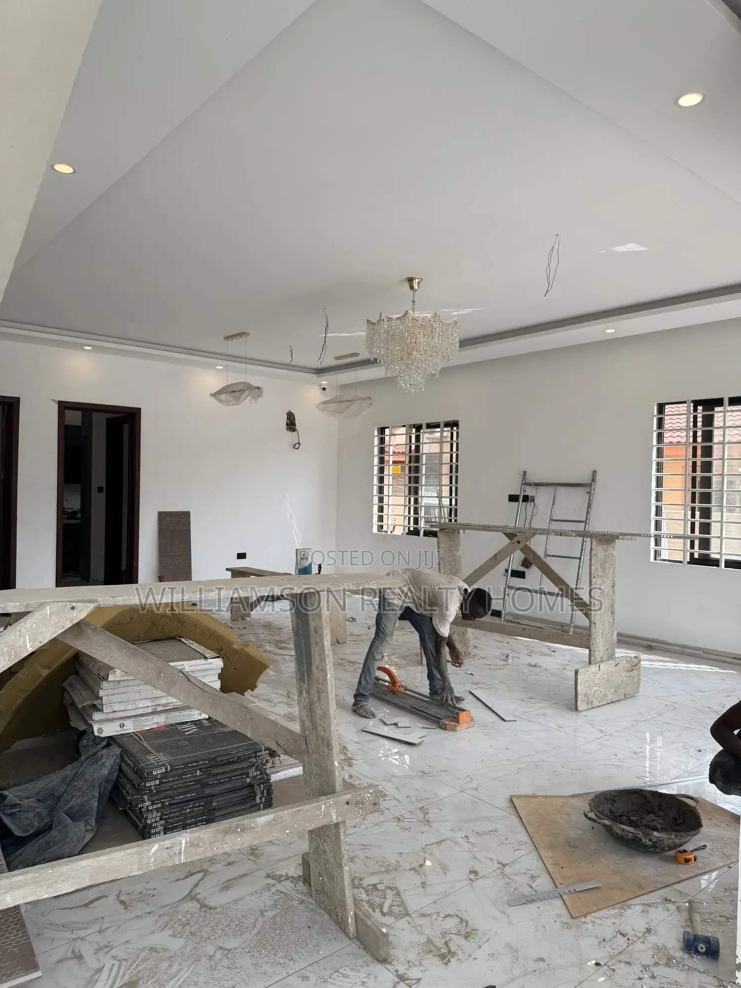 5bdrm Duplex in Community 20 Estate, Spintex for sale