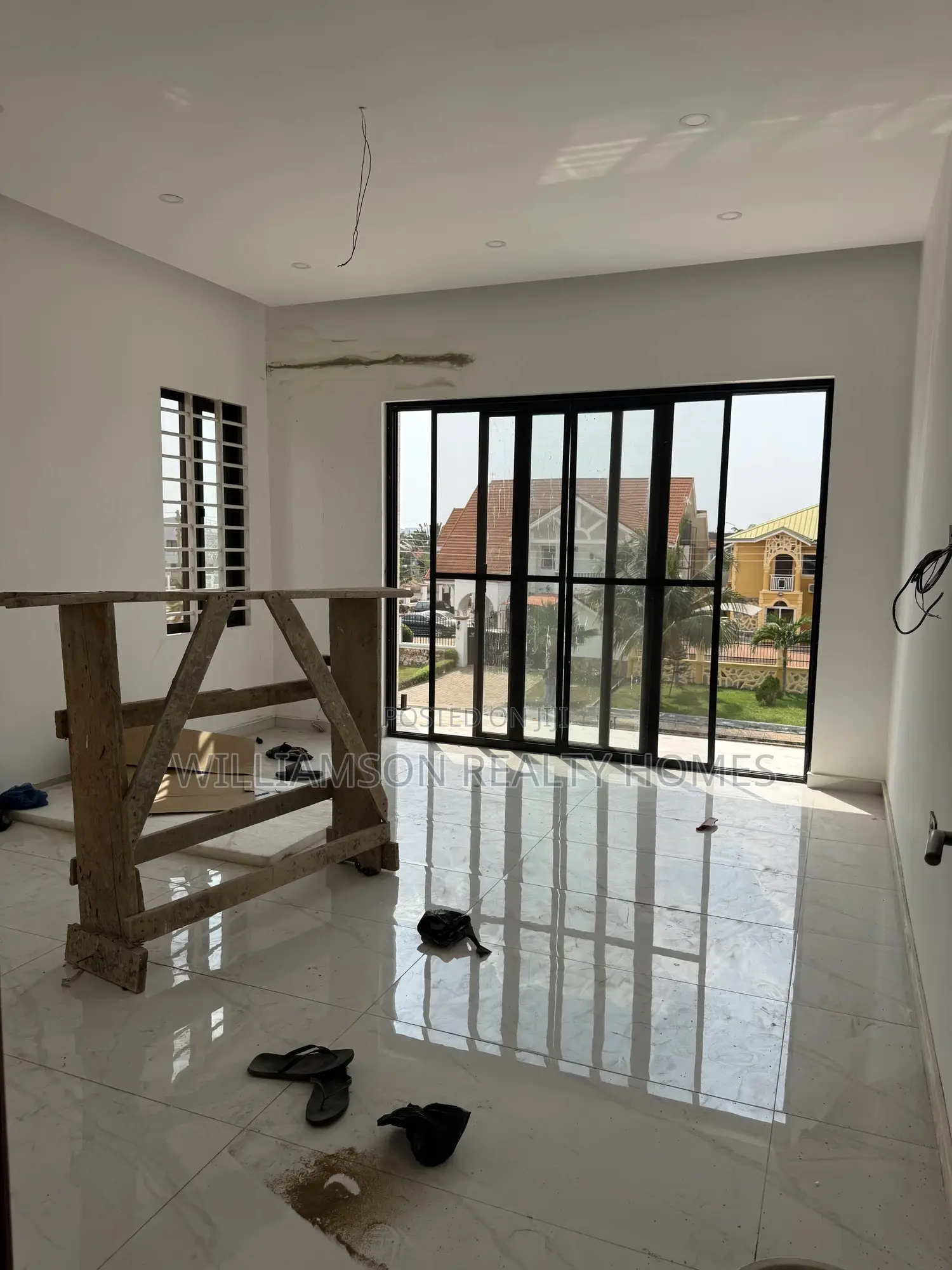 5bdrm Duplex in Community 20 Estate, Spintex for sale