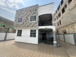 5bdrm House in Bee Decor & Homes, Old Ashomang for rent