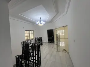 5bdrm House in Bee Decor & Homes, Old Ashomang for rent