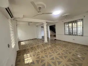5bdrm House in Bee Decor & Homes, Old Ashomang for rent