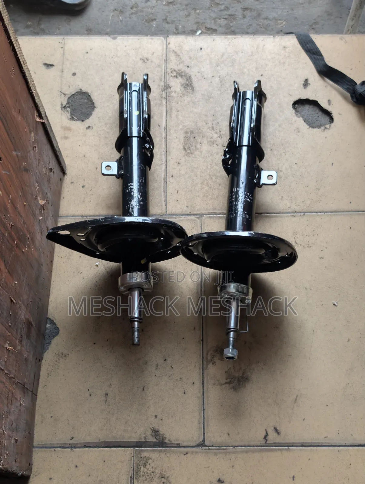 Toyota Camry 2.7 Up Back Shocks