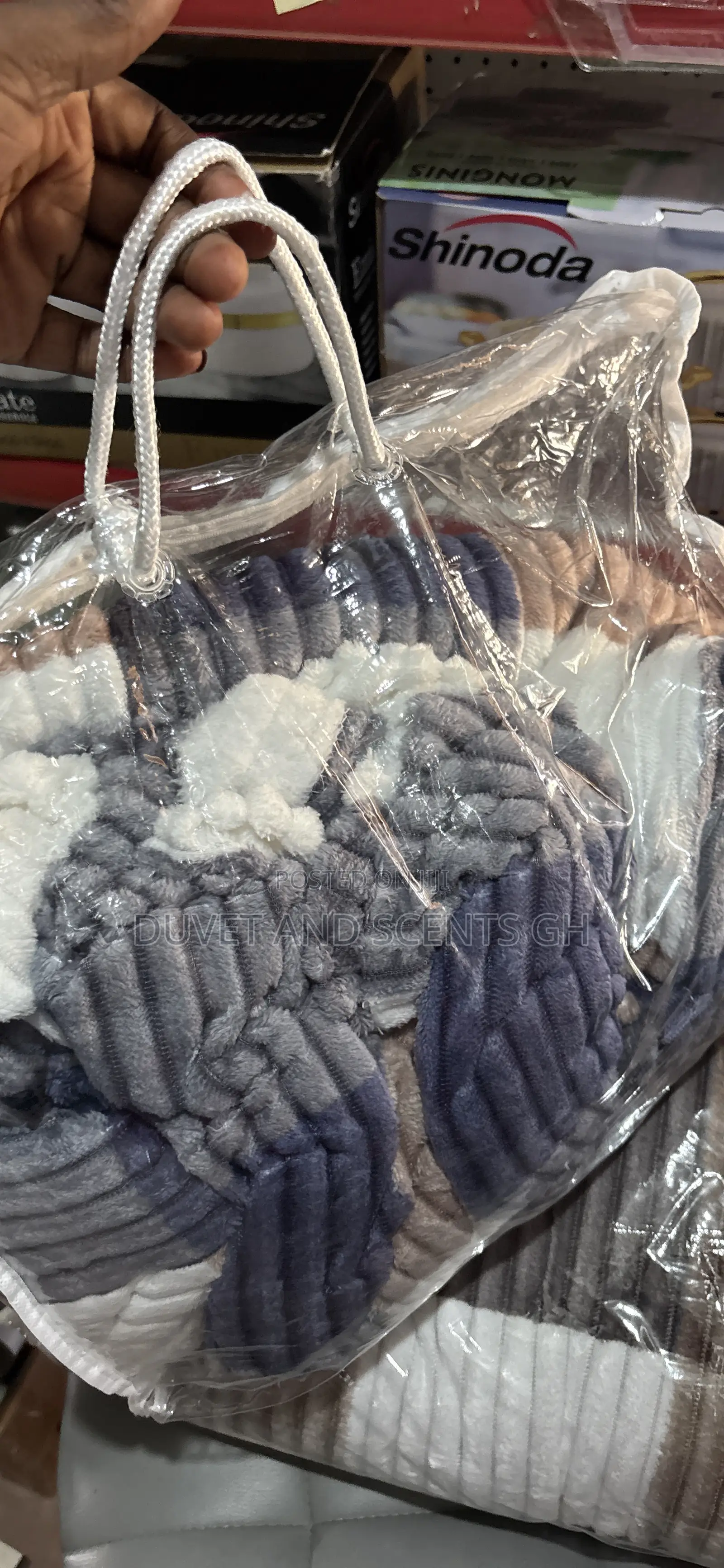 Super Comfy And Fluffy Flannel Blankets With 2 Pillowcases