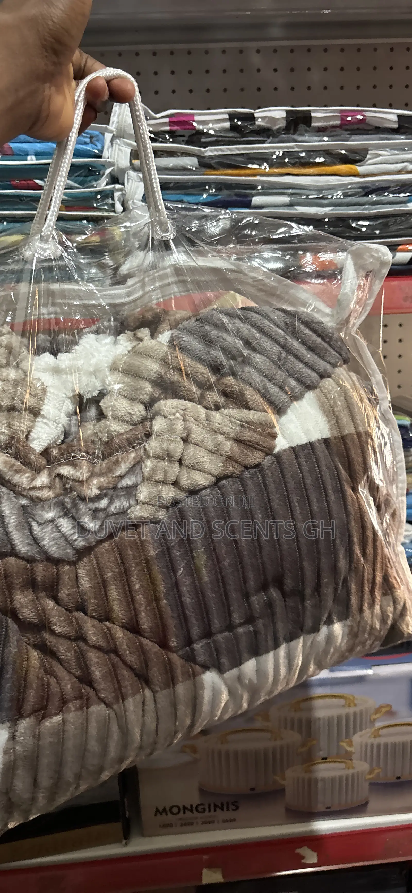 Super Comfy And Fluffy Flannel Blankets With 2 Pillowcases