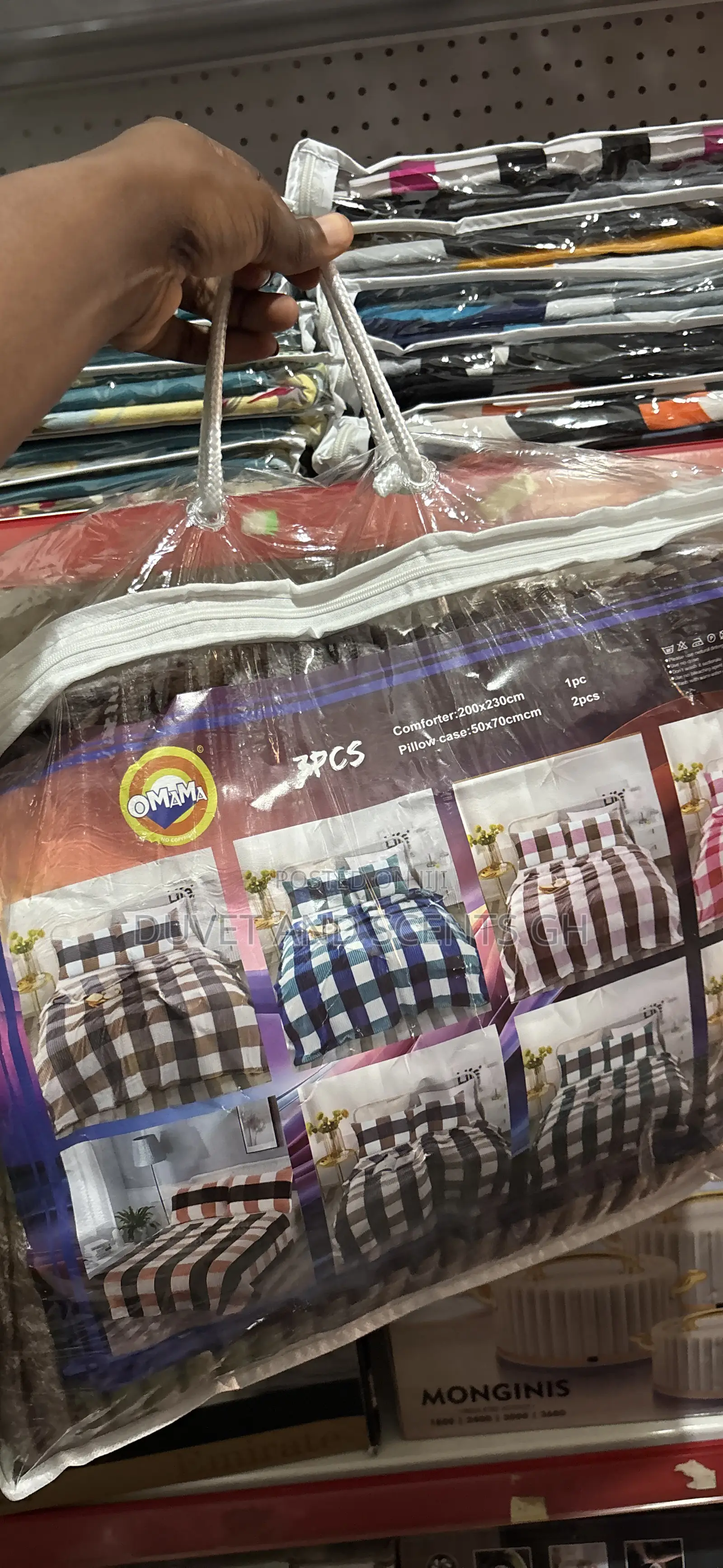 Super Comfy And Fluffy Flannel Blankets With 2 Pillowcases