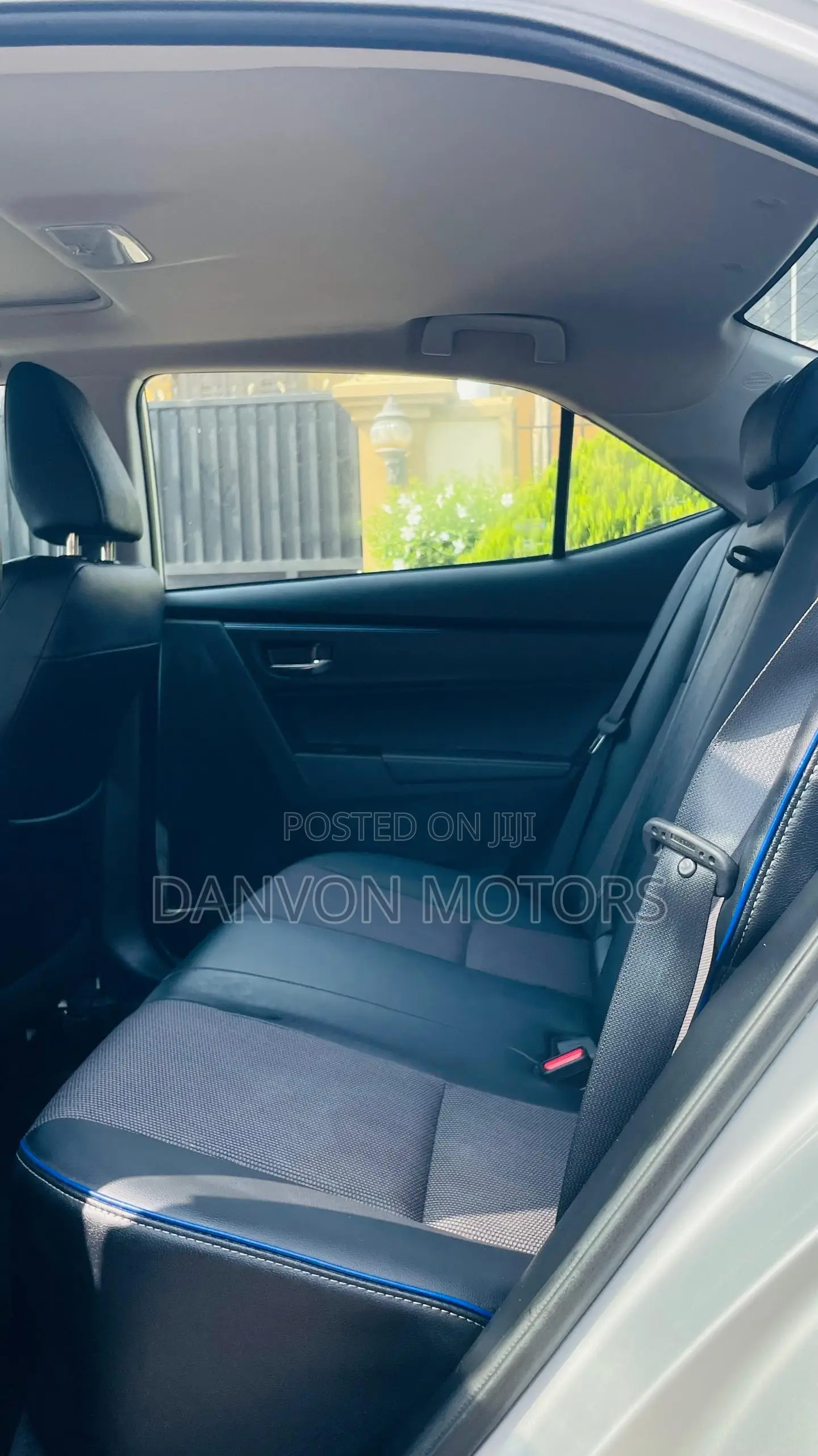 Toyota Corolla SE Special Edition 4dr Sedan (1.8L 4cyl CVT) 2017 Silver