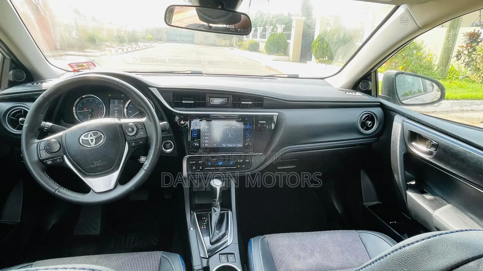 Toyota Corolla SE Special Edition 4dr Sedan (1.8L 4cyl CVT) 2017 Silver