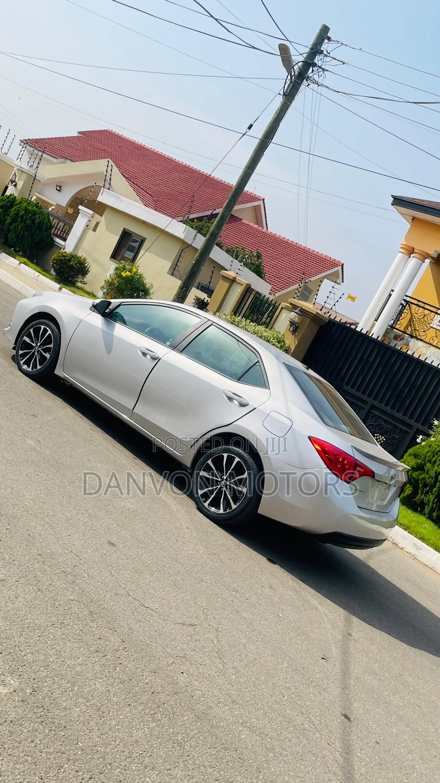 Toyota Corolla SE Special Edition 4dr Sedan (1.8L 4cyl CVT) 2017 Silver