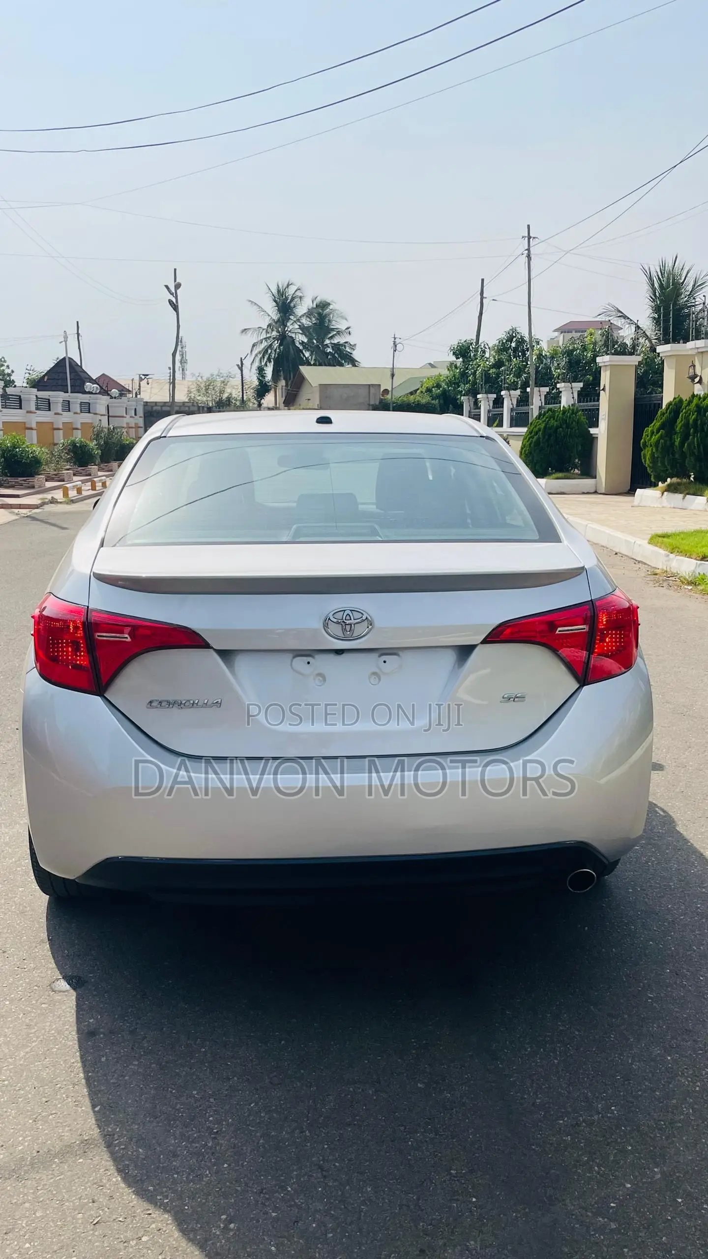 Toyota Corolla SE Special Edition 4dr Sedan (1.8L 4cyl CVT) 2017 Silver