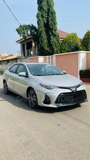 Toyota Corolla SE Special Edition 4dr Sedan (1.8L 4cyl CVT) 2017 Silver