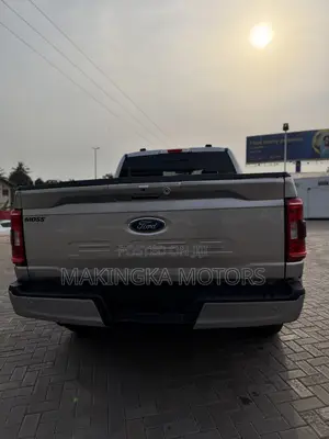 Ford F-150 XLT 2022 Silver
