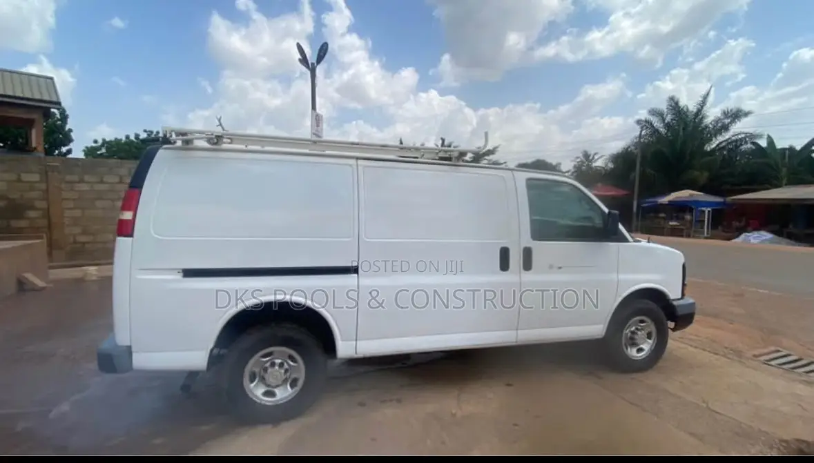 Chevrolet 3500 2007 White