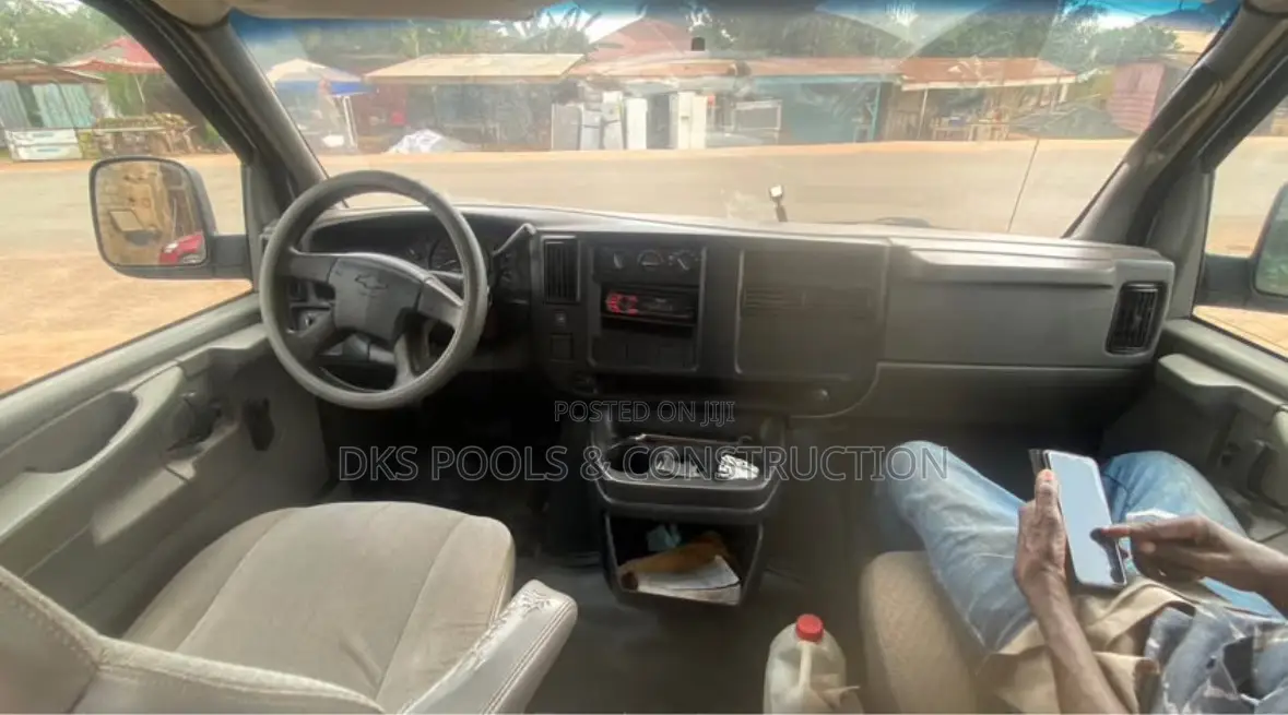 Chevrolet 3500 2007 White