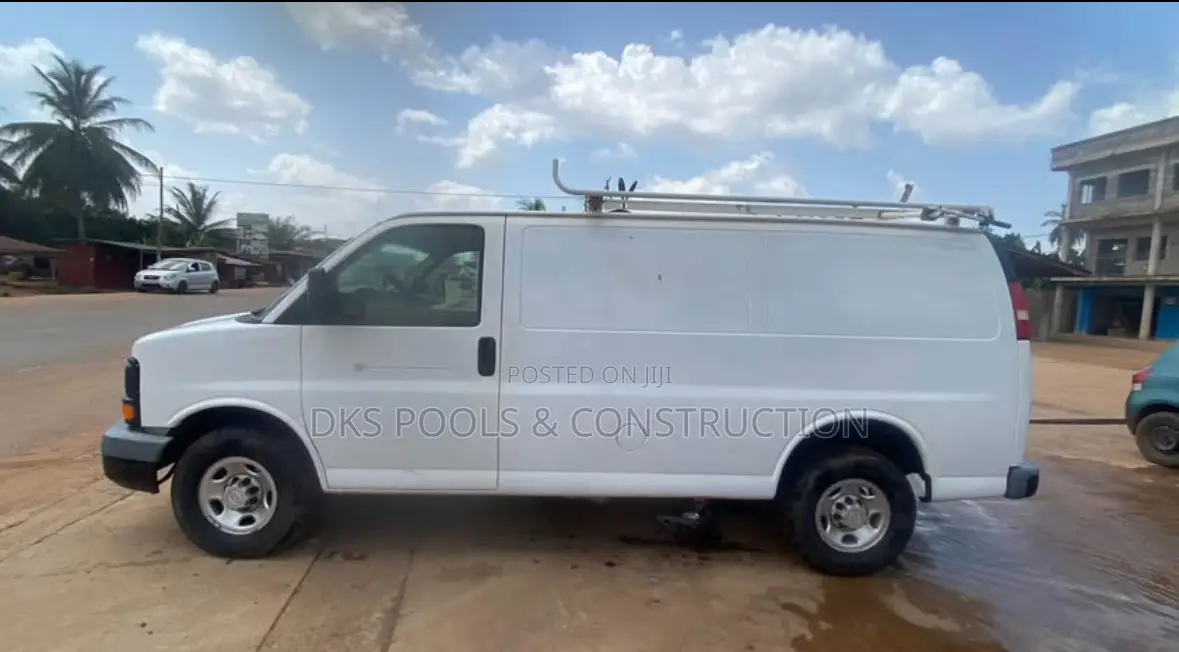 Chevrolet 3500 2007 White