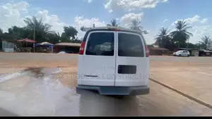 Chevrolet 3500 2007 White