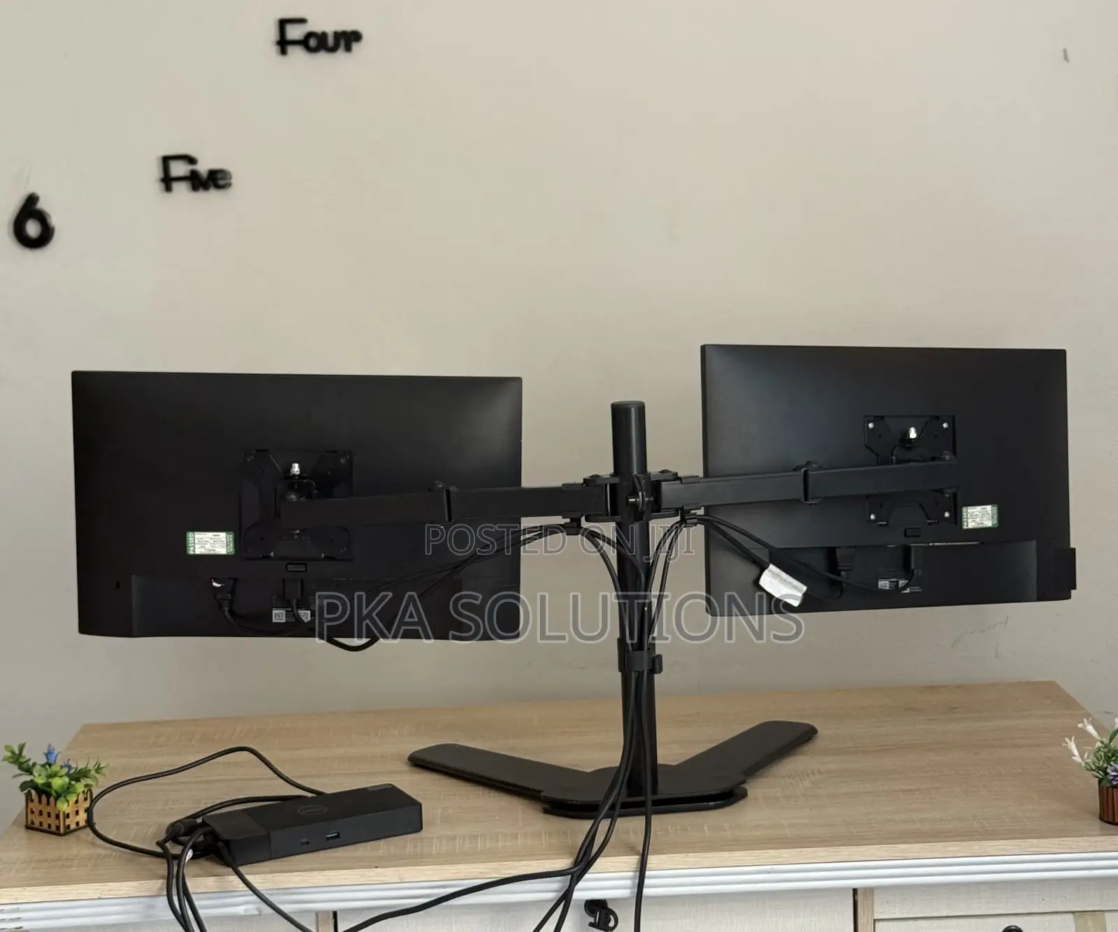22 Edgeless Monitor on Dual Stand