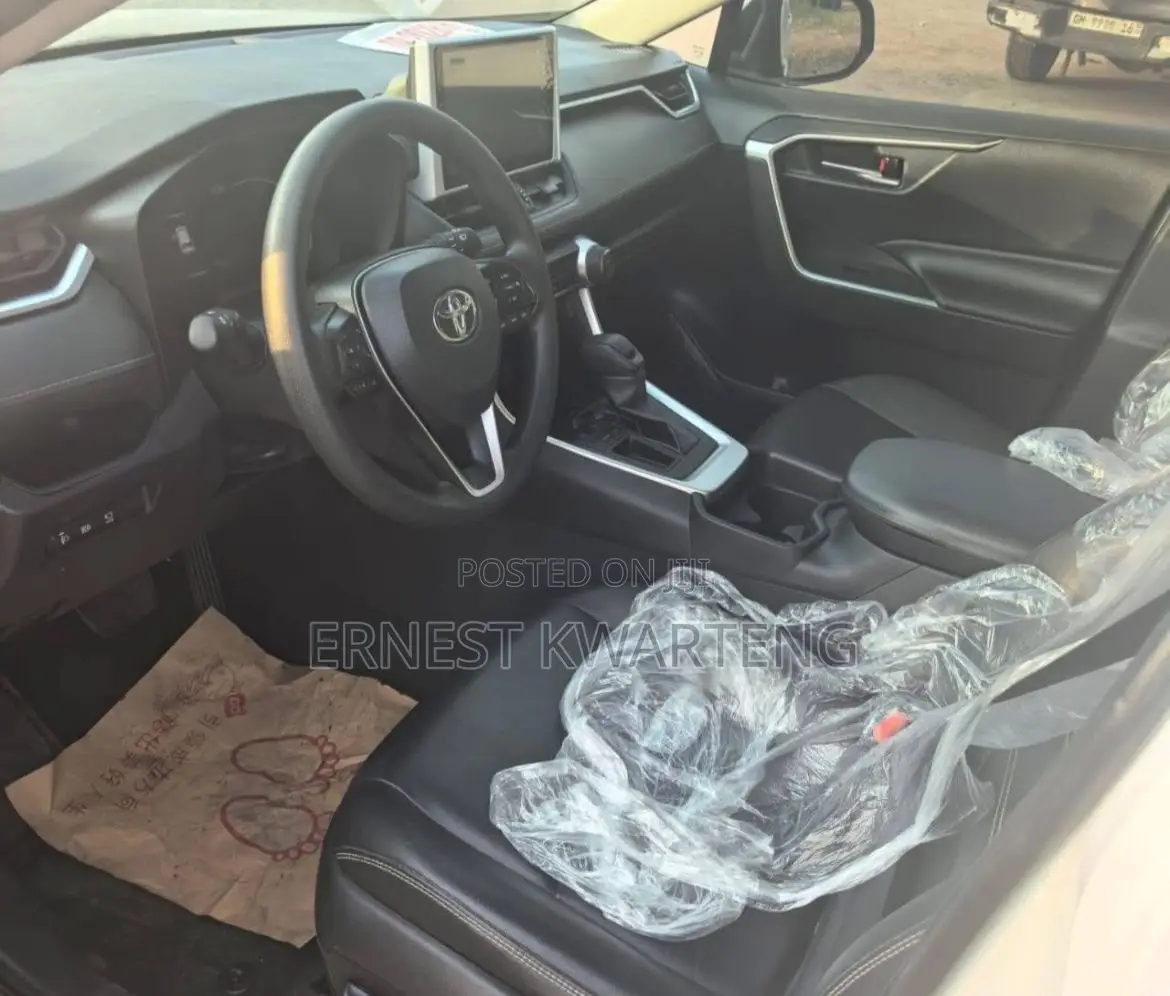 Toyota RAV4 2021 White