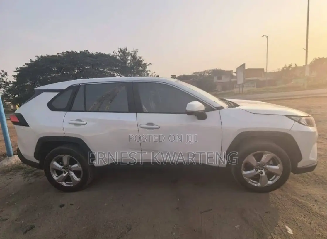 Toyota RAV4 2021 White