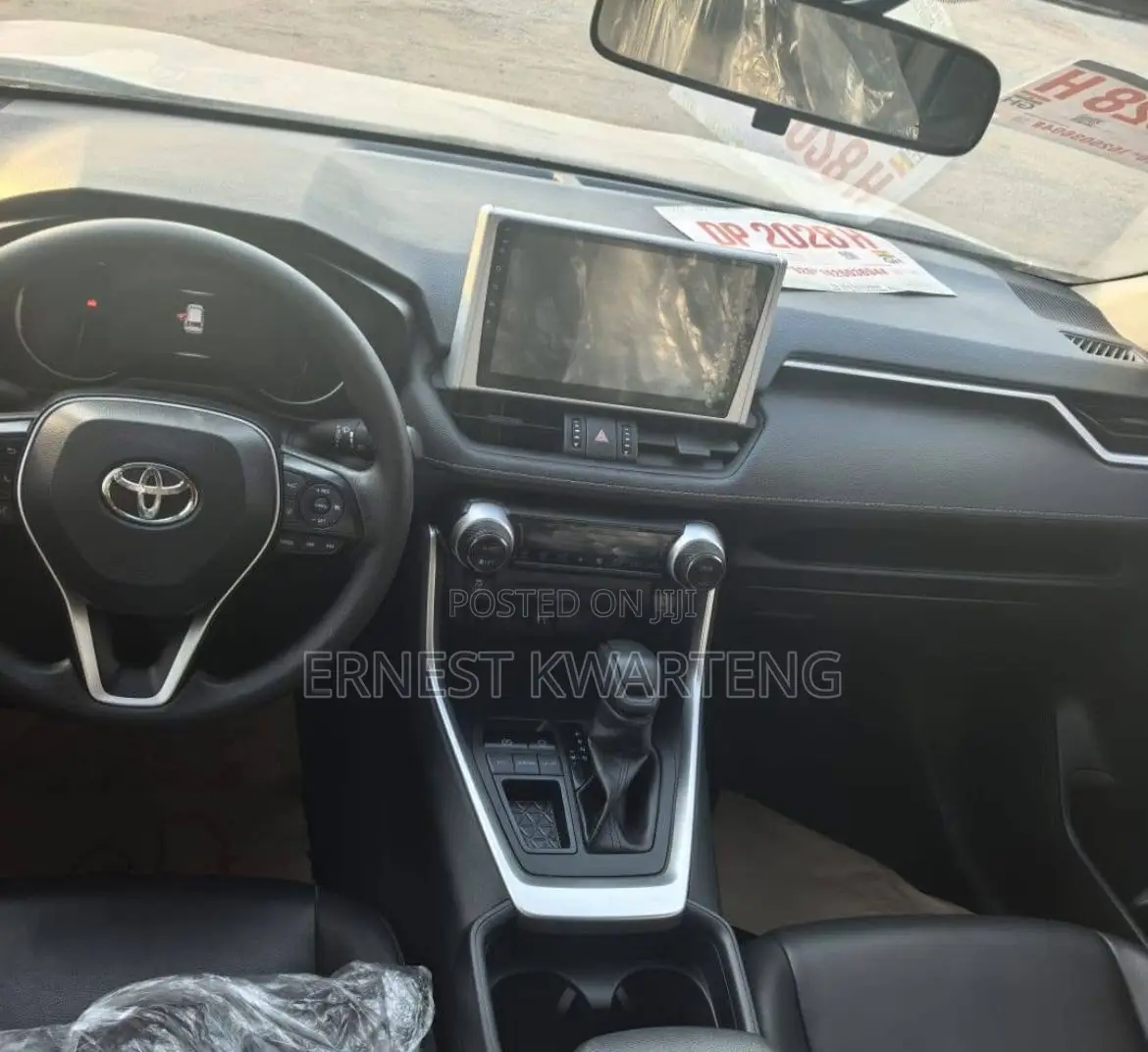 Toyota RAV4 2021 White