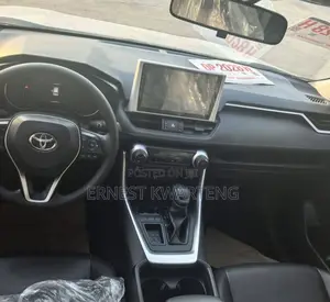 Toyota RAV4 2021 White