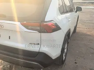 Toyota RAV4 2021 White