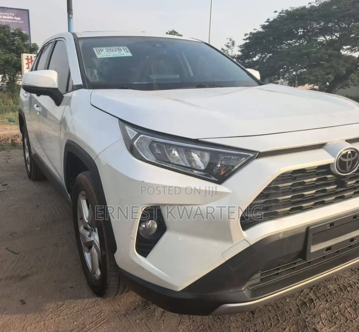 Toyota RAV4 2021 White