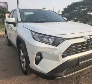 Toyota RAV4 2021 White