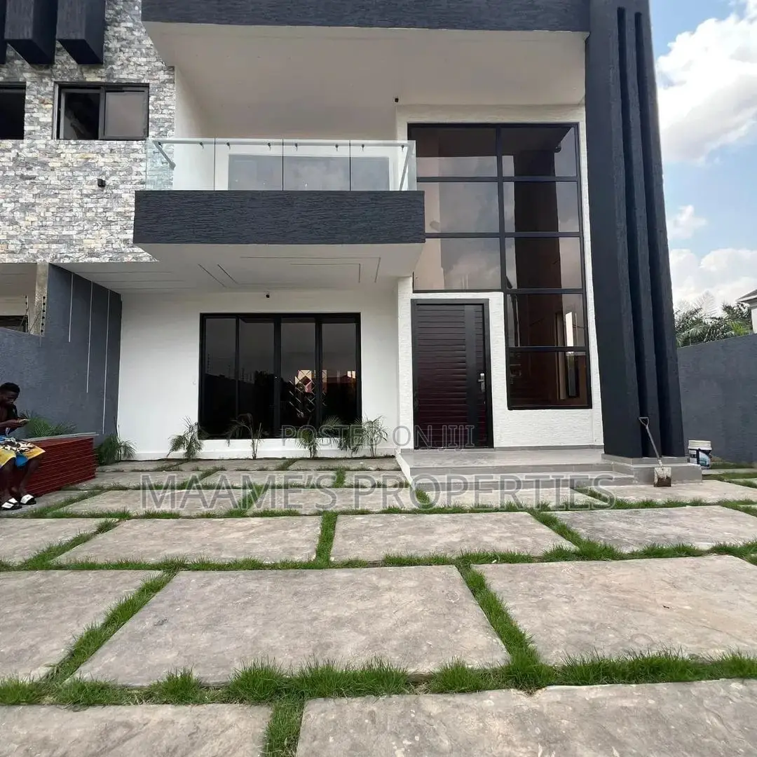 4bdrm Duplex in East Legon for sale