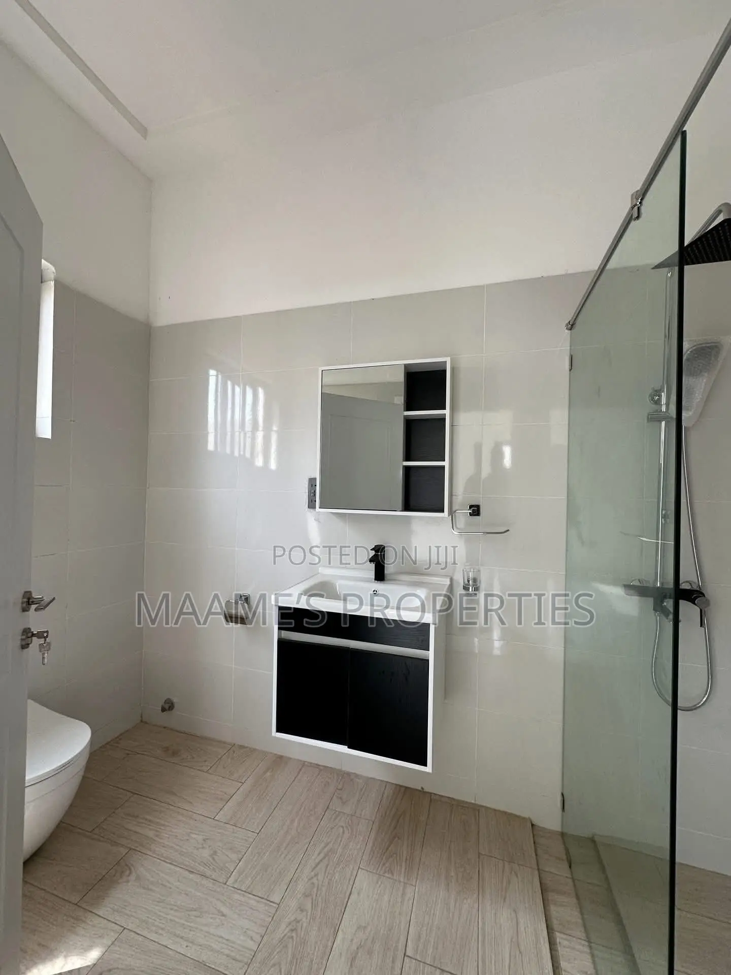 4bdrm Duplex in East Legon for sale