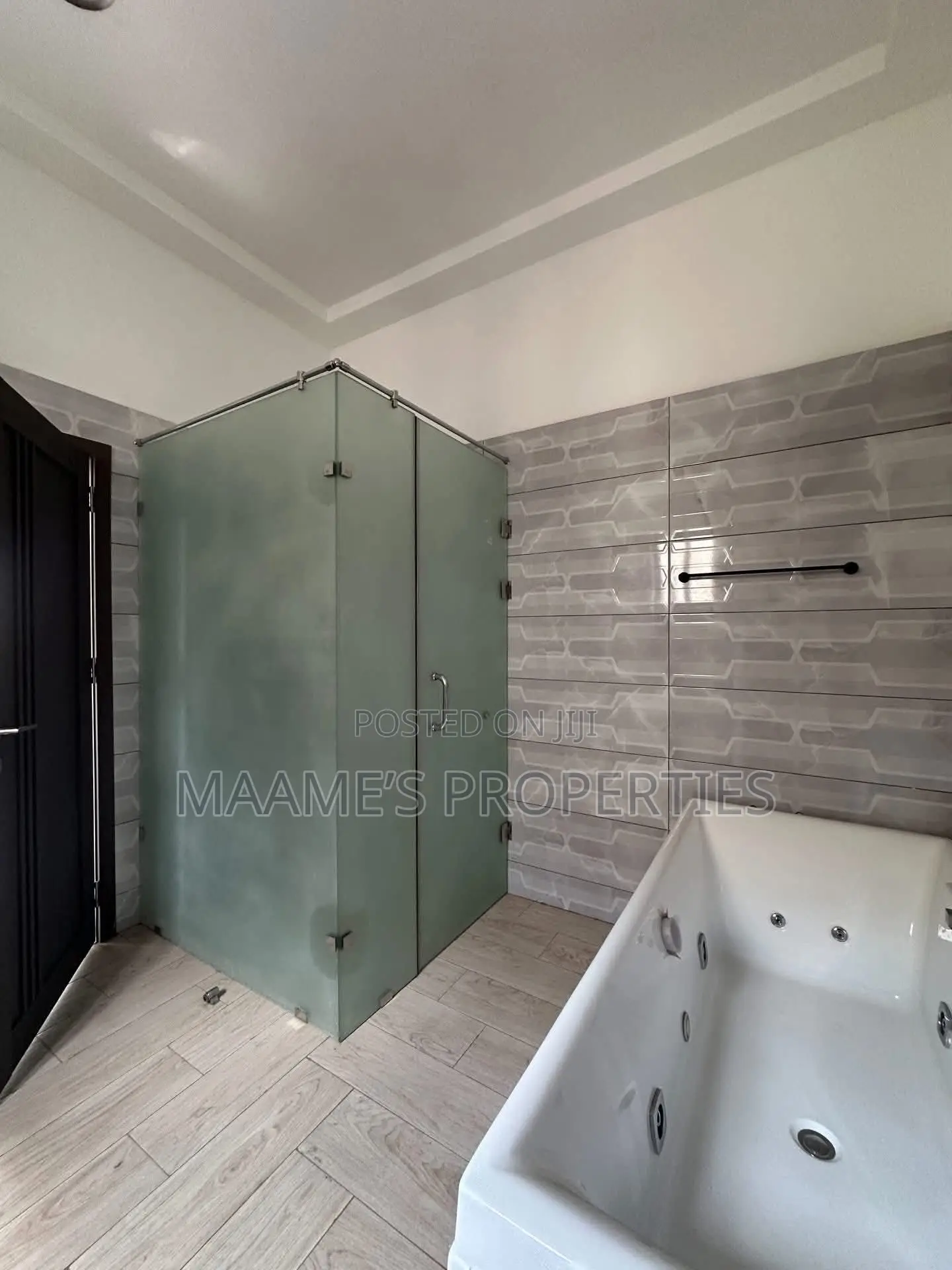 4bdrm Duplex in East Legon for sale