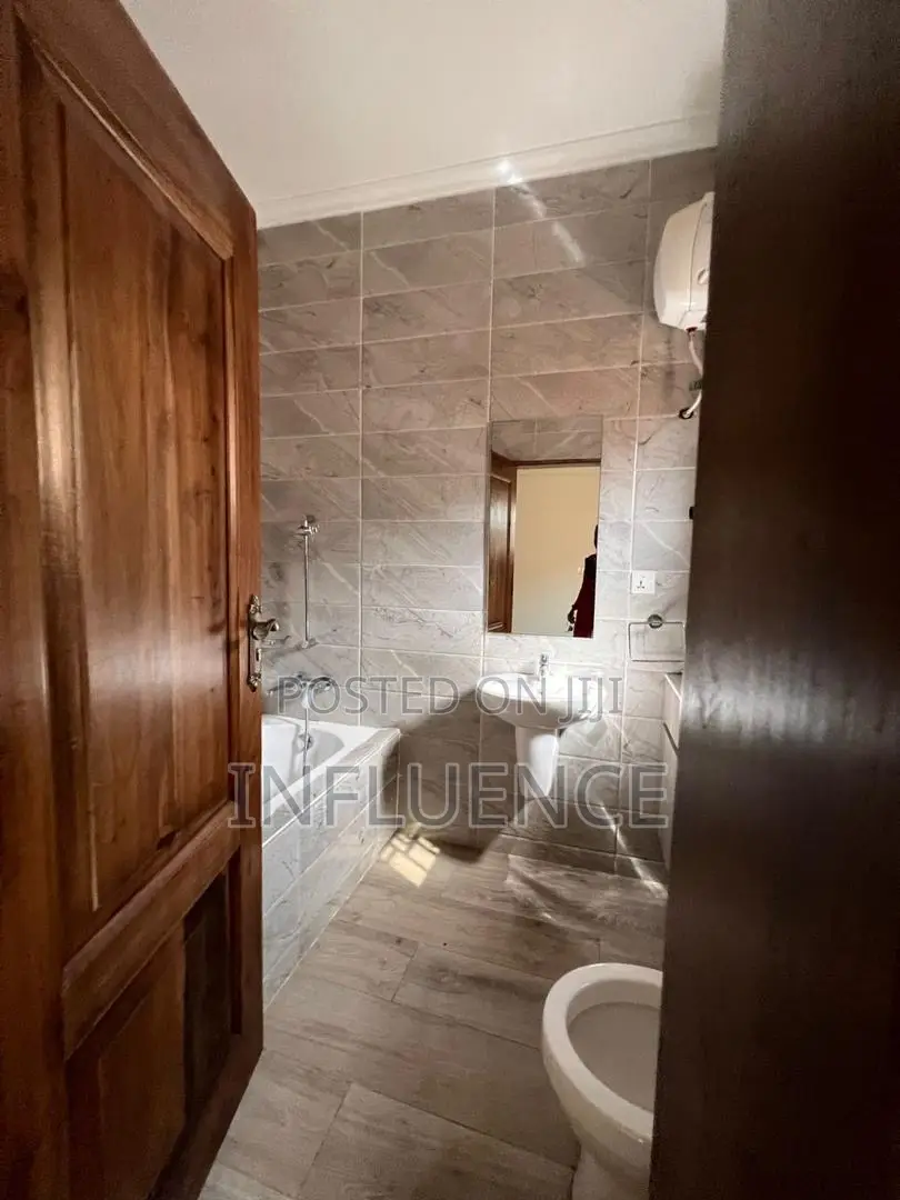 2bdrm Apartment in American House Area, East Legon for rent