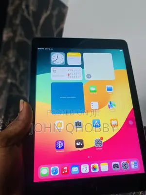 Apple iPad 9.7 32 GB Gray