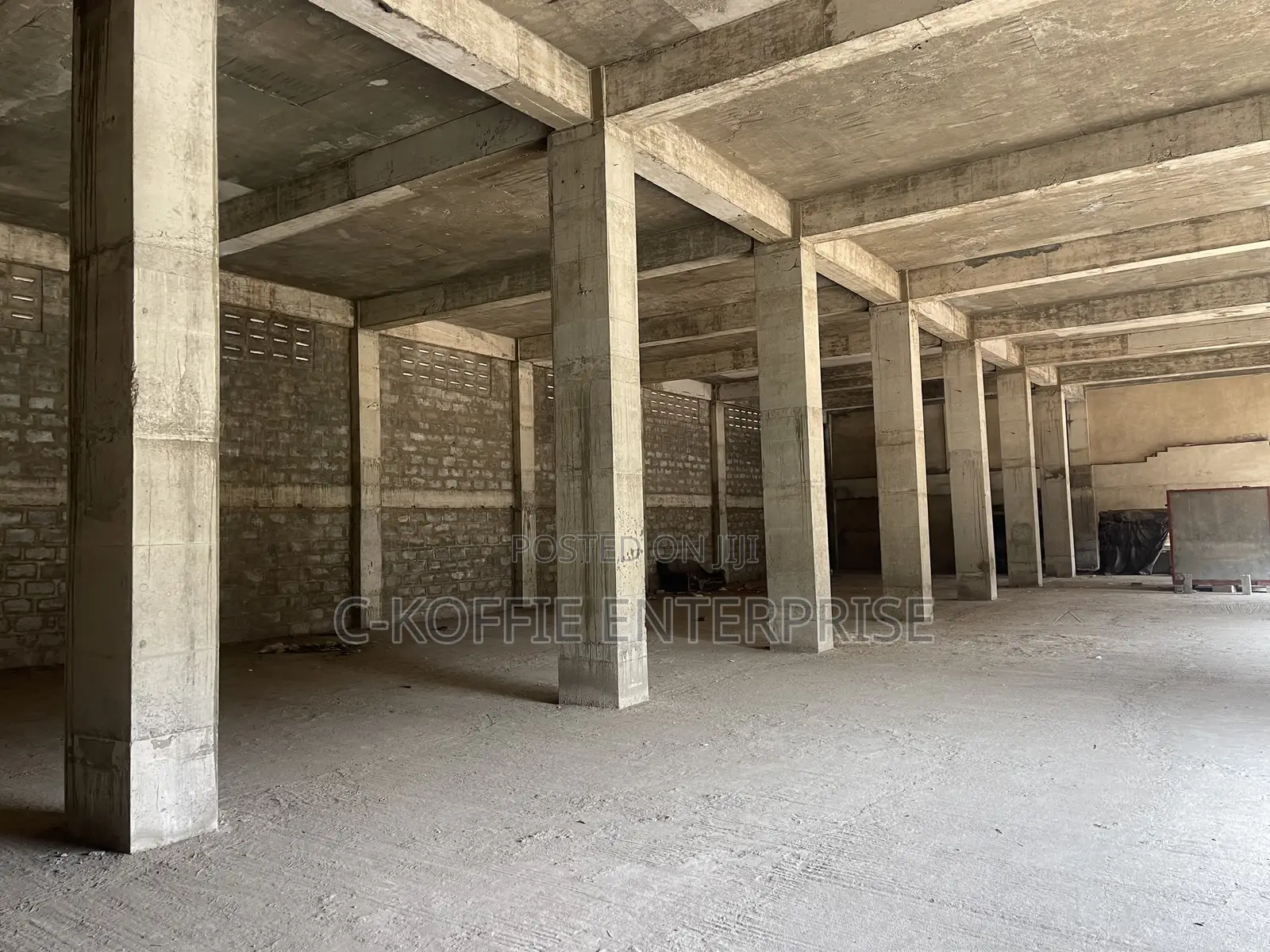 1200 SQM Warehouse at North Kaneshie Industrial Area for Sale