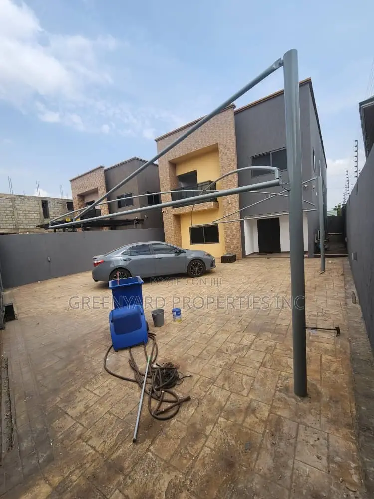 3bdrm House in East Legon for rent