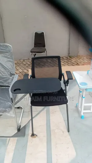 Stud Chair With Pad