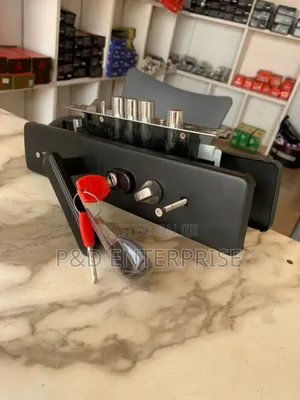 Quality China Door Lock With Metal Black Handle.