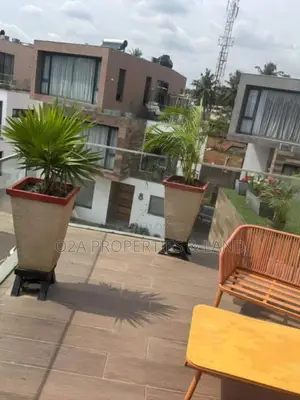 4bdrm Townhouse/Terrace in Cantonments, Acquinas for sale