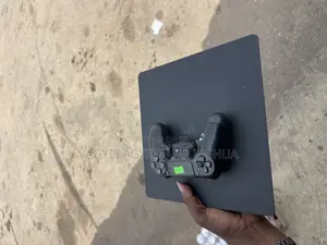 Playstation 4 Slim